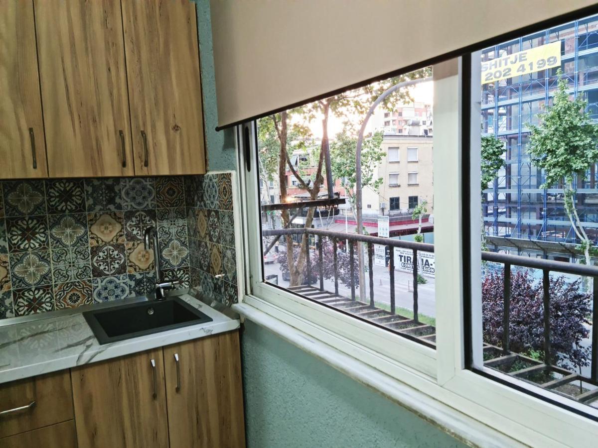 2V1 - 21 Dhjetori Am Lägenhet Tirana Exteriör bild